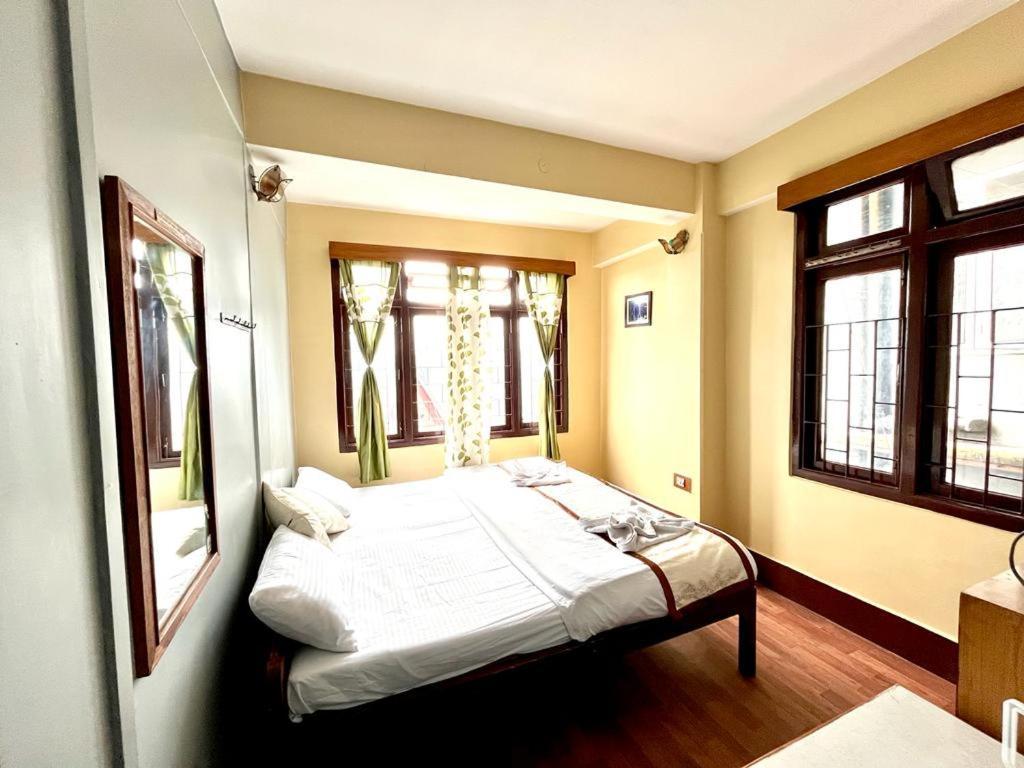 גנגטוק Hotel Red Rose מראה חיצוני תמונה