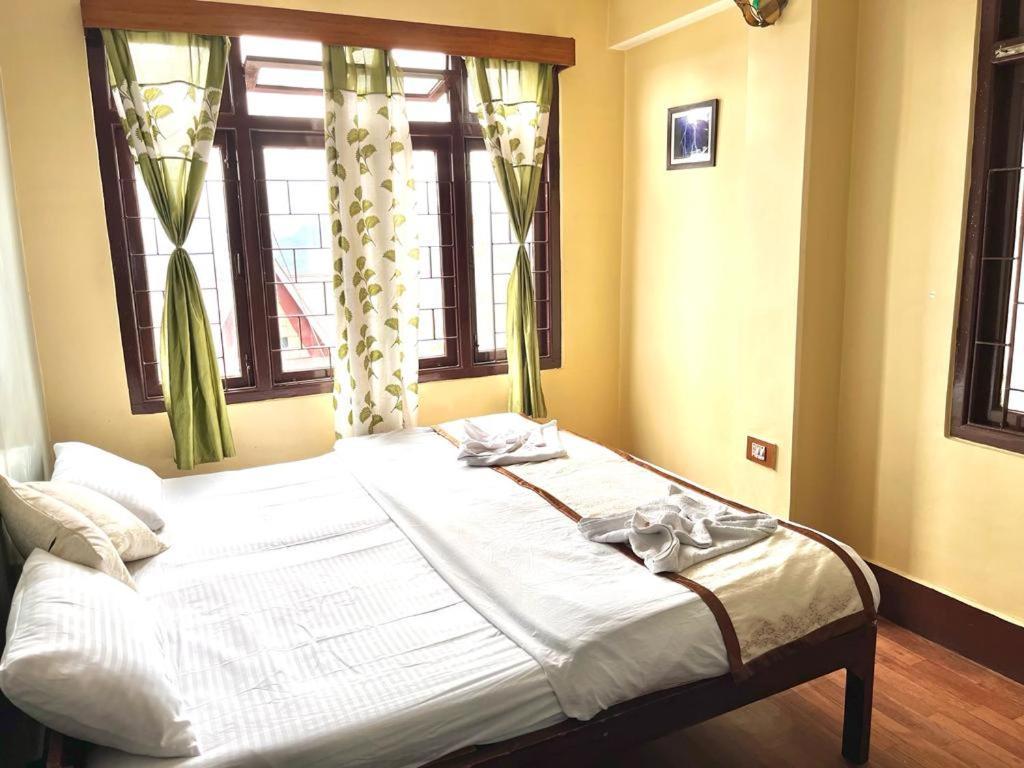 גנגטוק Hotel Red Rose מראה חיצוני תמונה